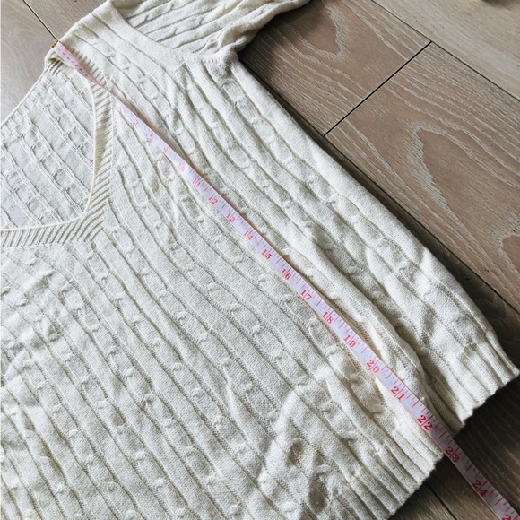 Sandra LF. Oliveira Classic Cable Knit V Neck Sweater in Off White Size M - Picture 9 of 9